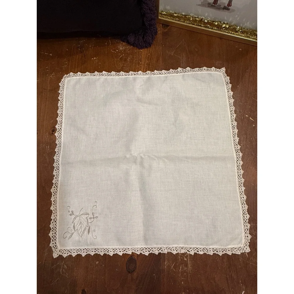 Vintage White Linen Placemats Set of 8 Embroidered Leaf Crochet Lace Trim 16x16